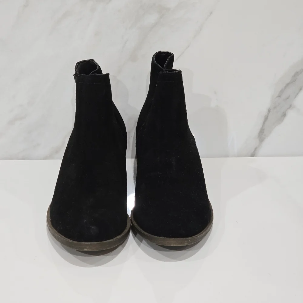Kensie | Garry Black suede stacked heel booties size 8